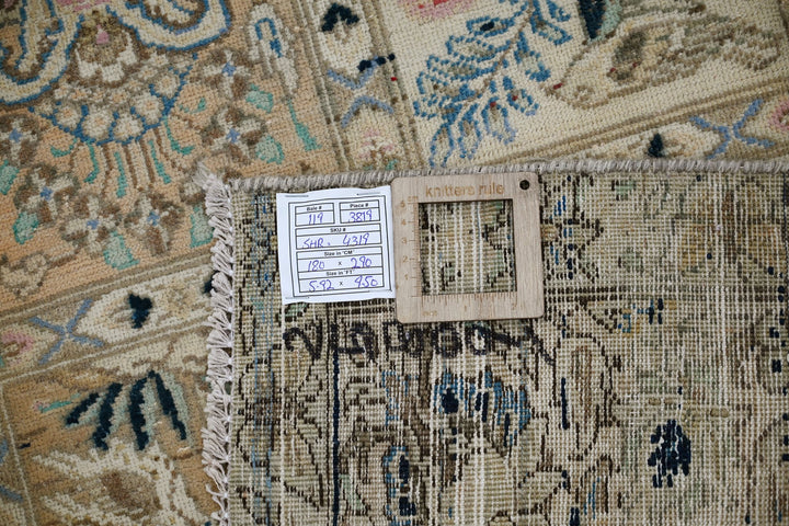 white Large rug 5' 11" x 9' 6"