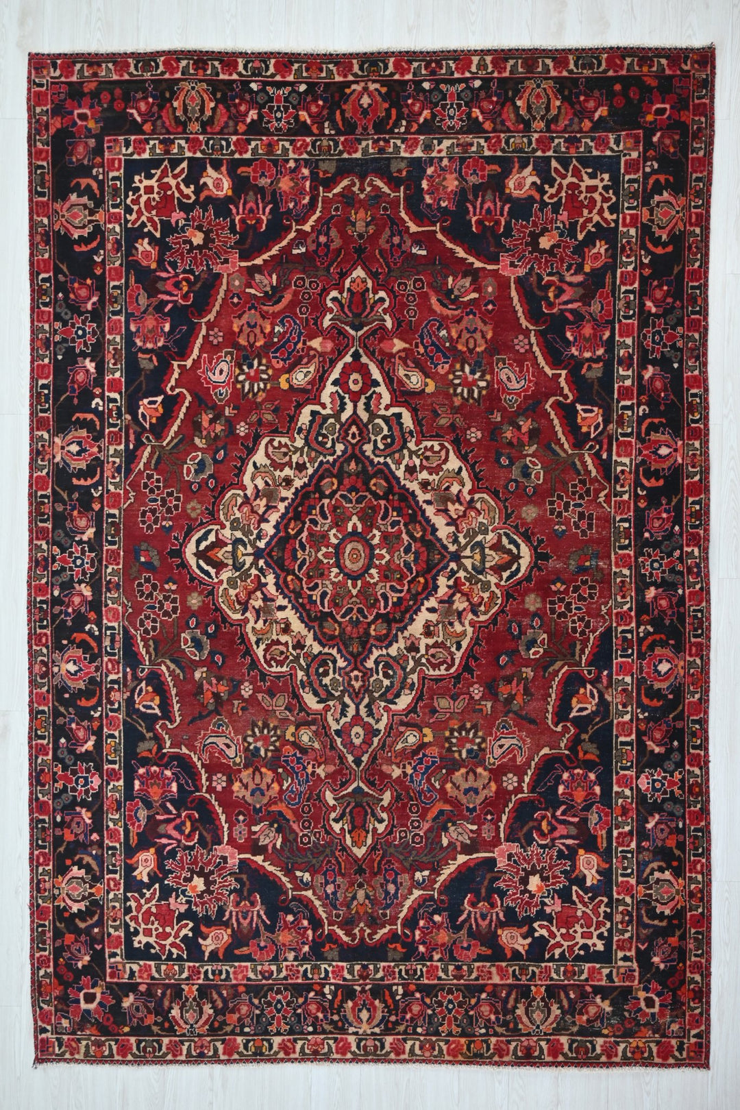 red Large rug 6' 11" x 10' 1"