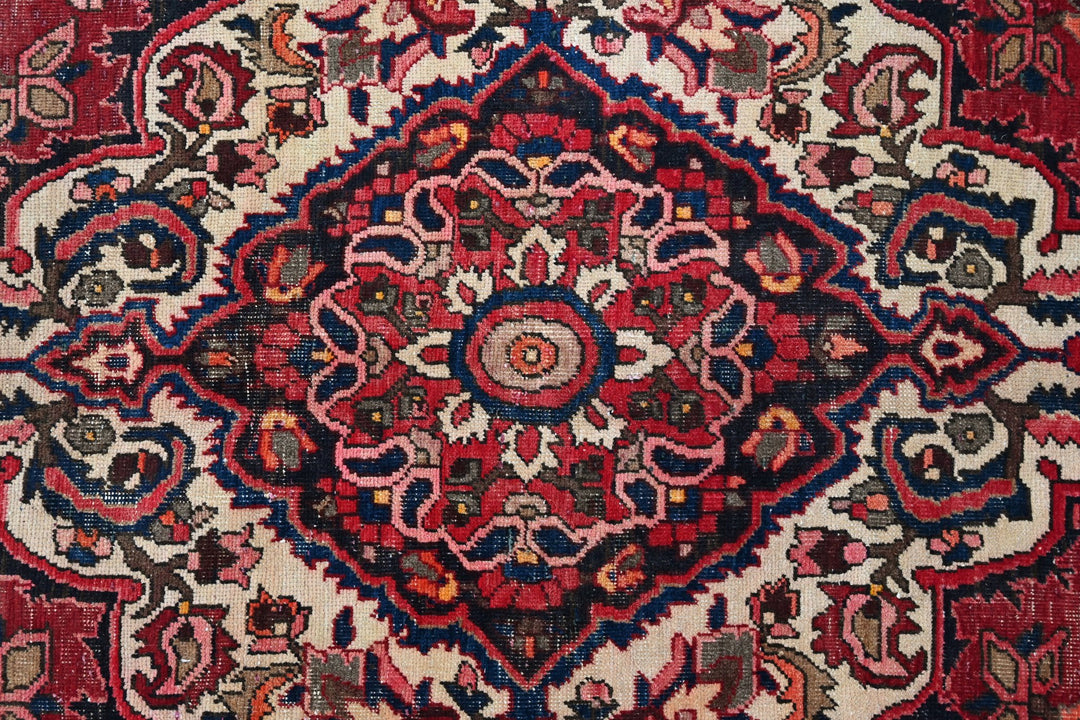 red Large rug 6' 11" x 10' 1"
