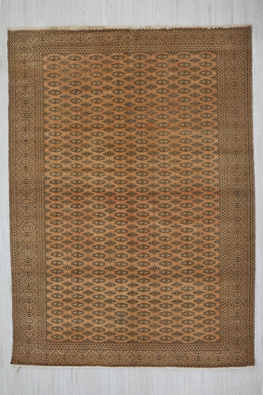 brown Large rug 6' 7" x 8' 6"