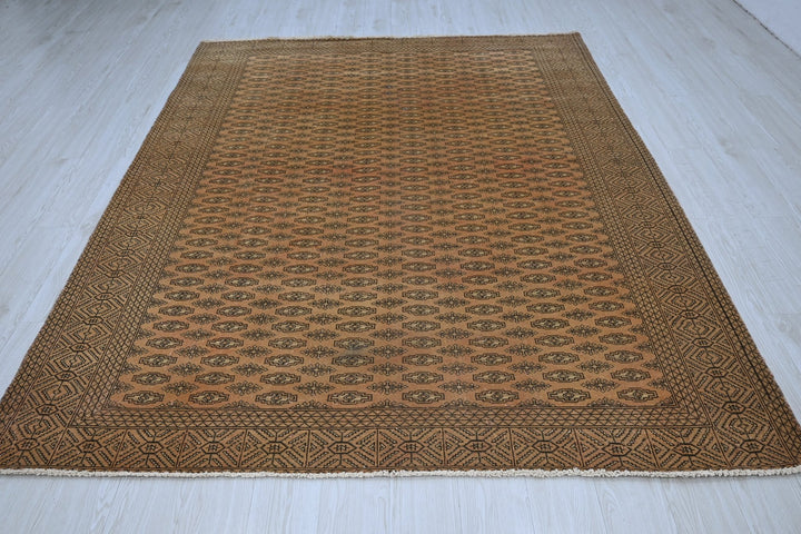 brown Large rug 6' 7" x 8' 6"