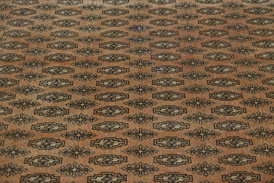 brown Large rug 6' 7" x 8' 6"
