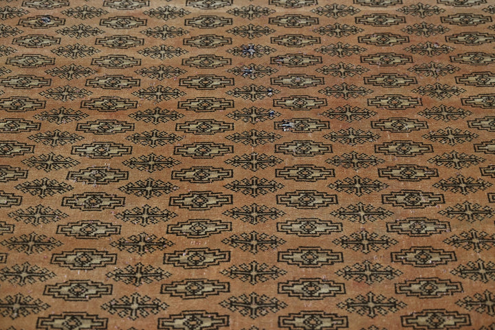 brown Large rug 6' 7" x 8' 6"