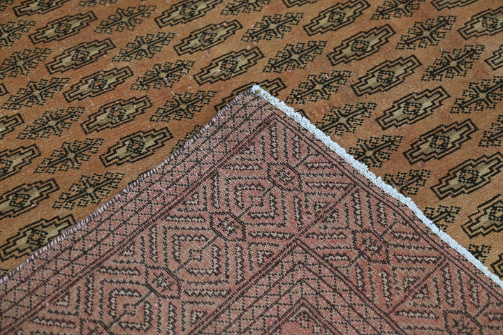 brown Large rug 6' 7" x 8' 6"