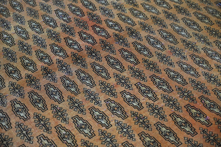 brown Large rug 6' 7" x 8' 6"