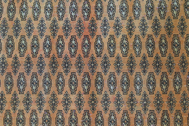 brown Large rug 6' 7" x 8' 6"