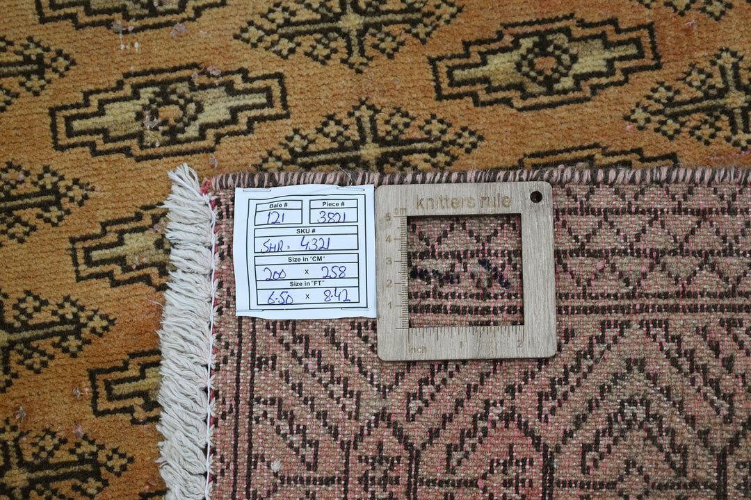 brown Large rug 6' 7" x 8' 6"