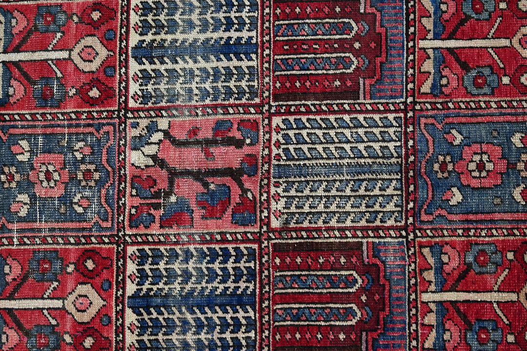 red Large rug 6' 2" x 9' 8"