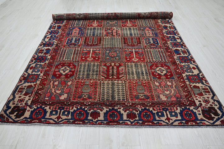 red Large rug 6' 2" x 9' 8"