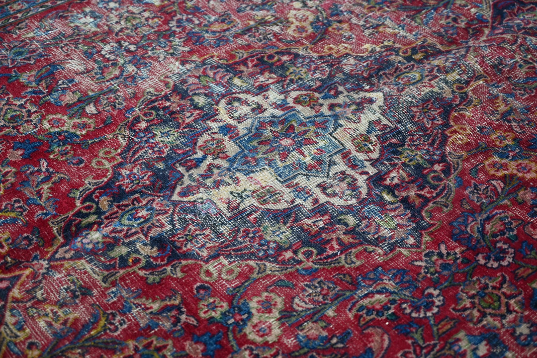 red Medium rug 5' 9" x 8' 8"