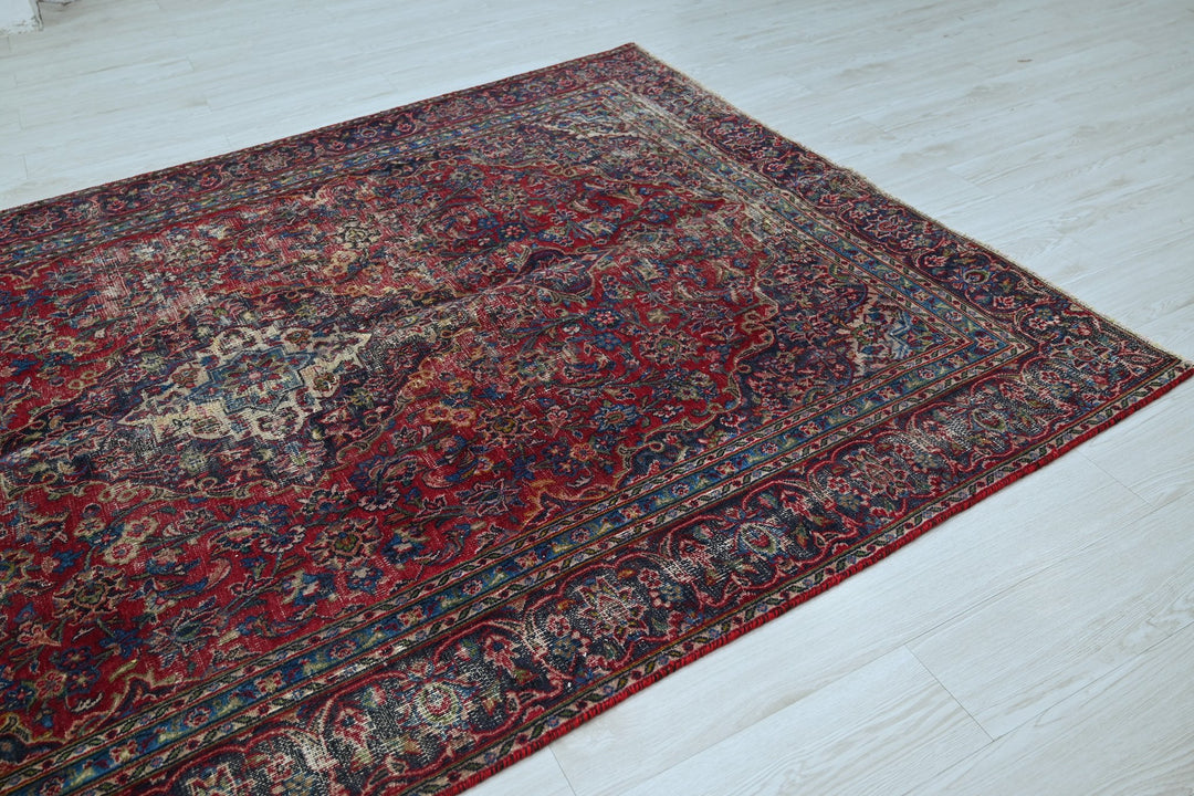 red Medium rug 5' 9" x 8' 8"