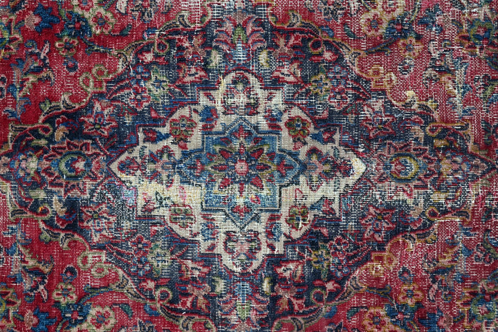 red Medium rug 5' 9" x 8' 8"