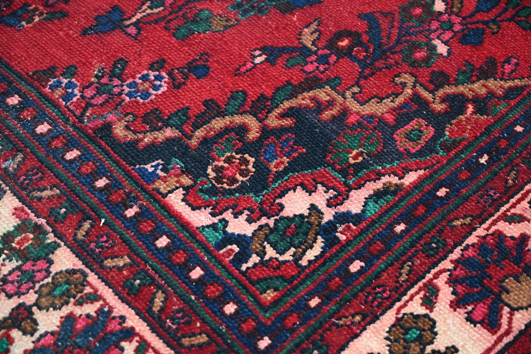 red Medium rug 6' 6" x 9' 5"