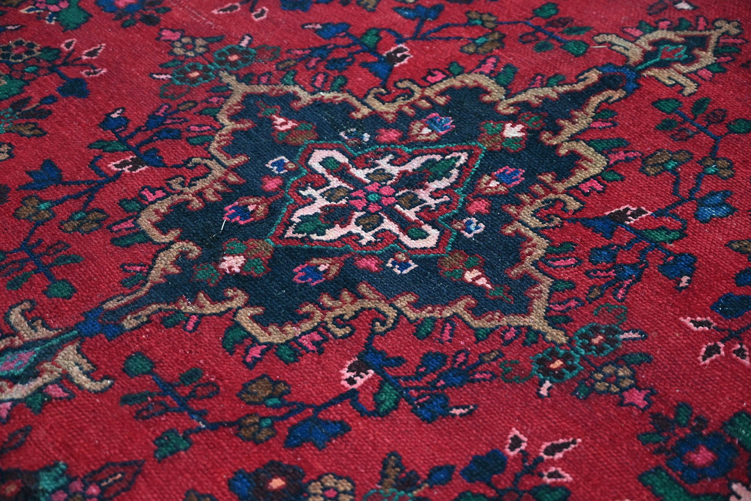 red Medium rug 6' 6" x 9' 5"