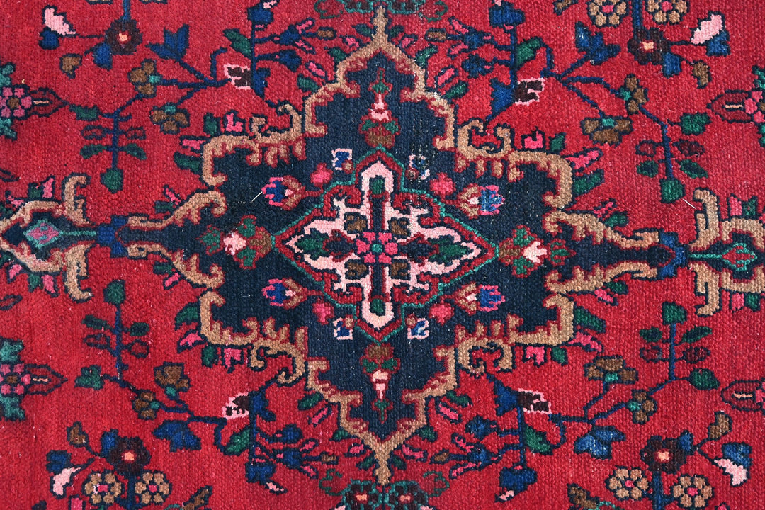 red Medium rug 6' 6" x 9' 5"