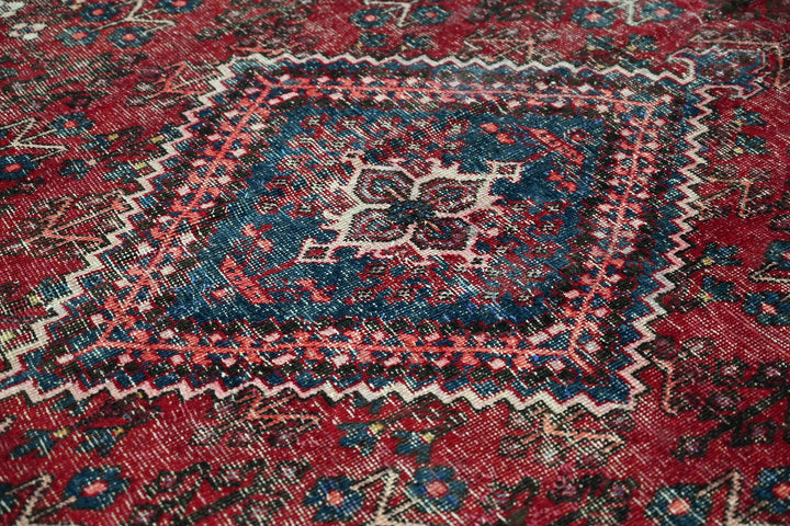 red Large rug 5' 8" x 9' 6"