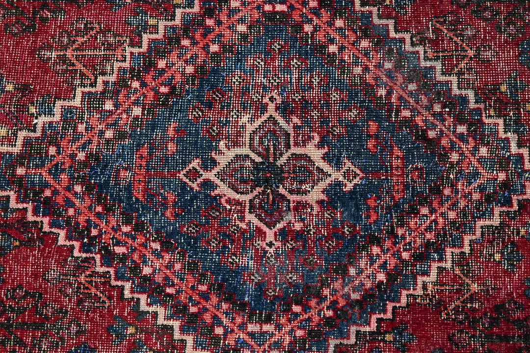 red Large rug 5' 8" x 9' 6"