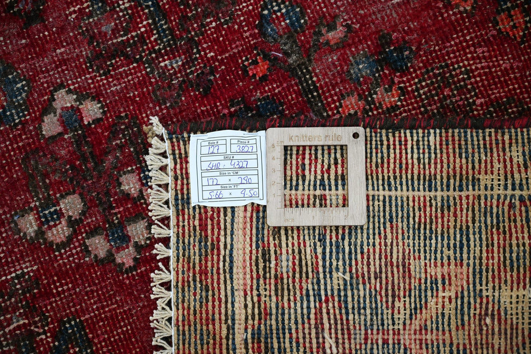 red Large rug 5' 8" x 9' 6"