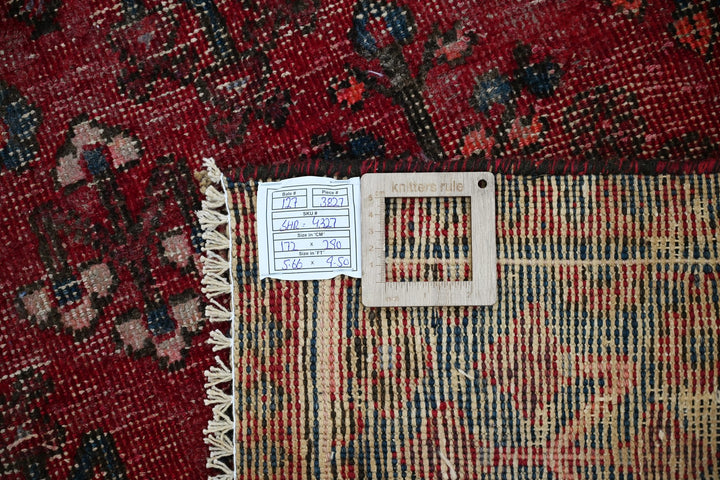 red Large rug 5' 8" x 9' 6"