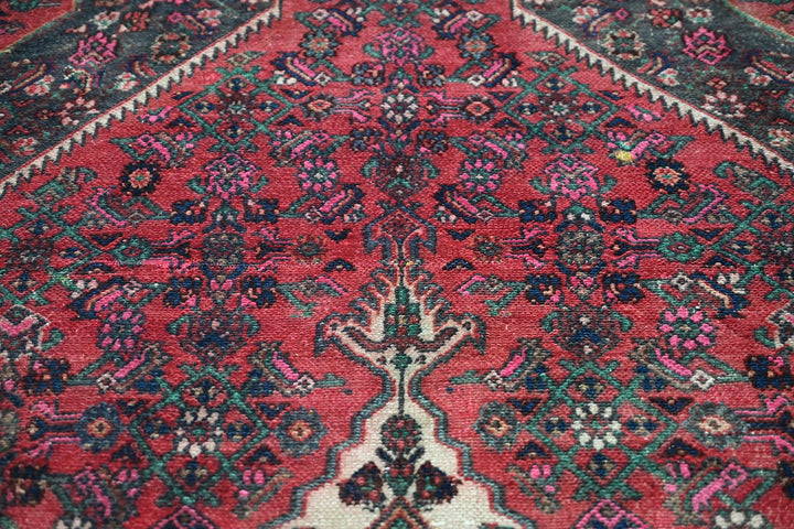 red Large rug 6' 8" x 10' 0"