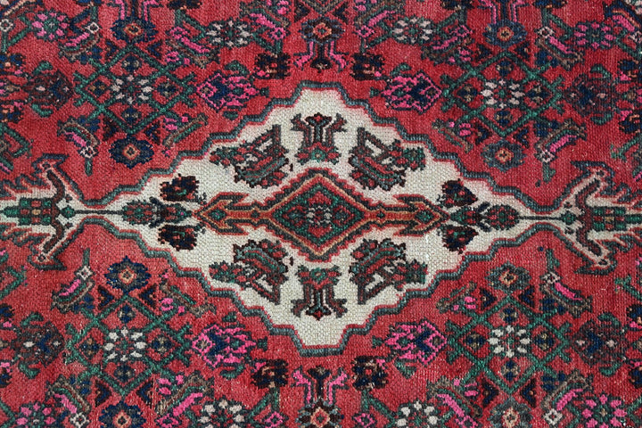 red Large rug 6' 8" x 10' 0"