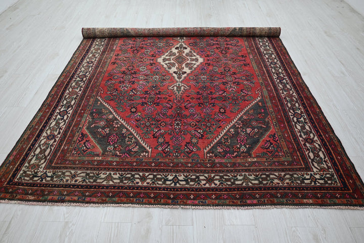 red Large rug 6' 8" x 10' 0"