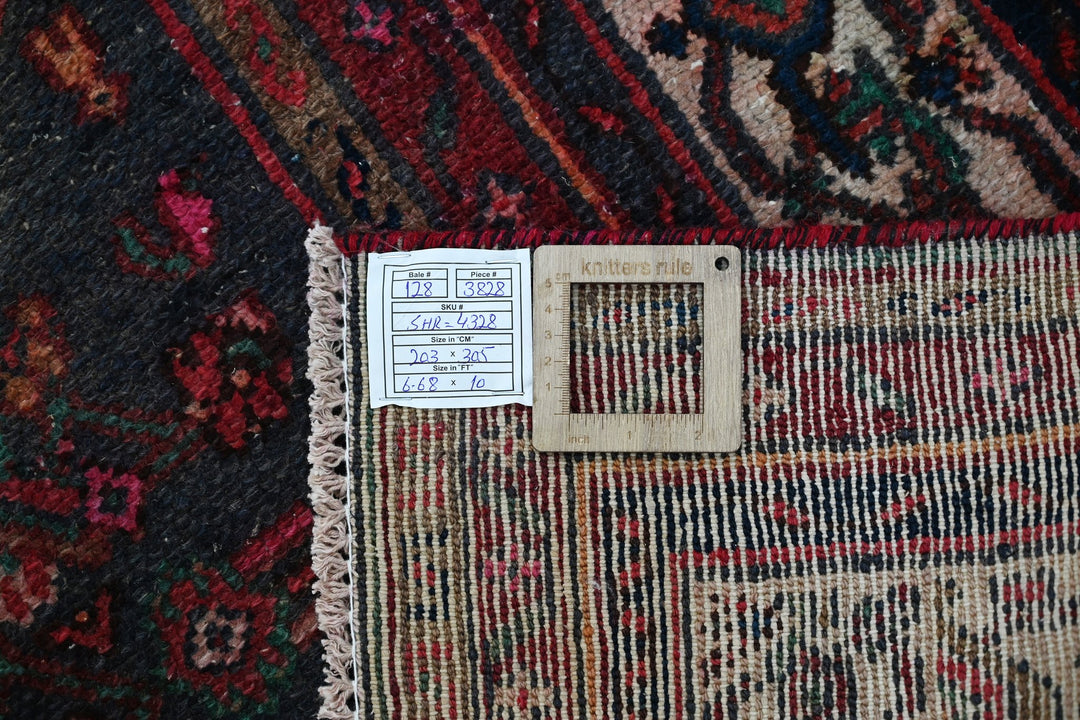 red Large rug 6' 8" x 10' 0"