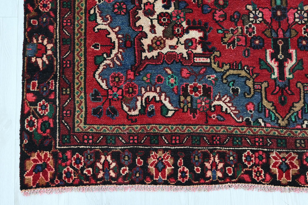 red Medium rug 6' 2" x 9' 0"