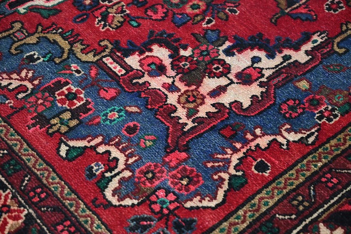 red Medium rug 6' 2" x 9' 0"