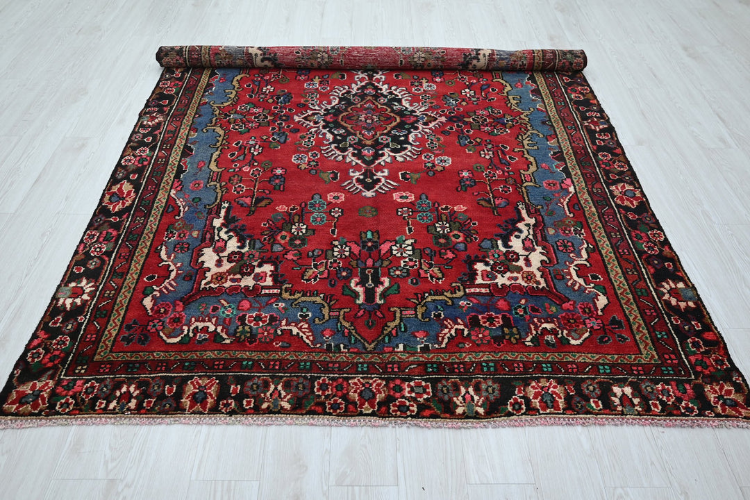 red Medium rug 6' 2" x 9' 0"