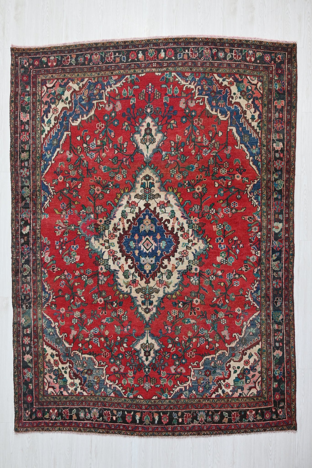red Large rug 7' 0" x 9' 5"