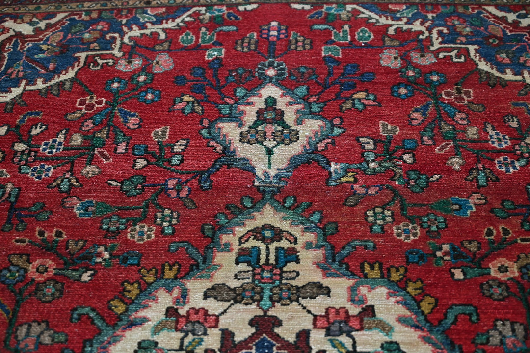 red Large rug 7' 0" x 9' 5"