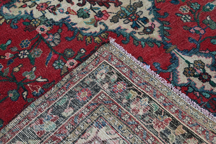 red Large rug 7' 0" x 9' 5"