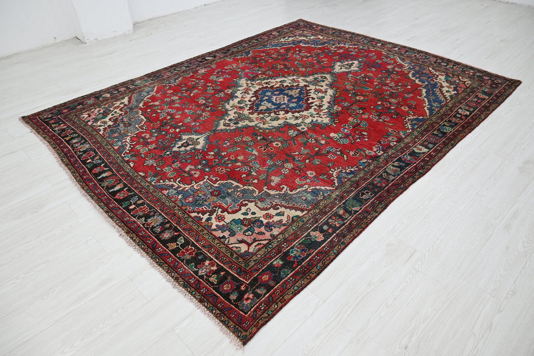 red Large rug 7' 0" x 9' 5"
