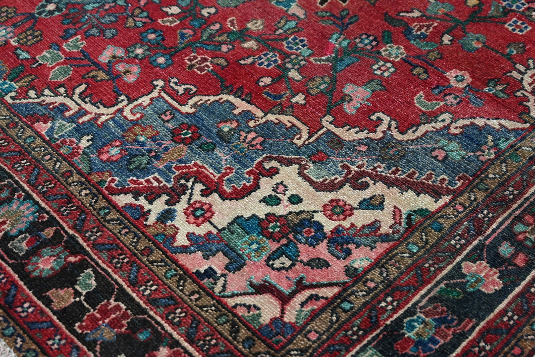 red Large rug 7' 0" x 9' 5"