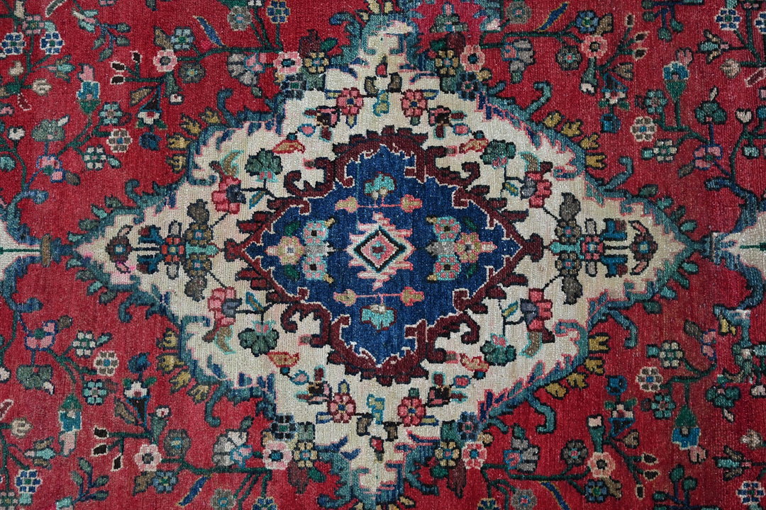 red Large rug 7' 0" x 9' 5"