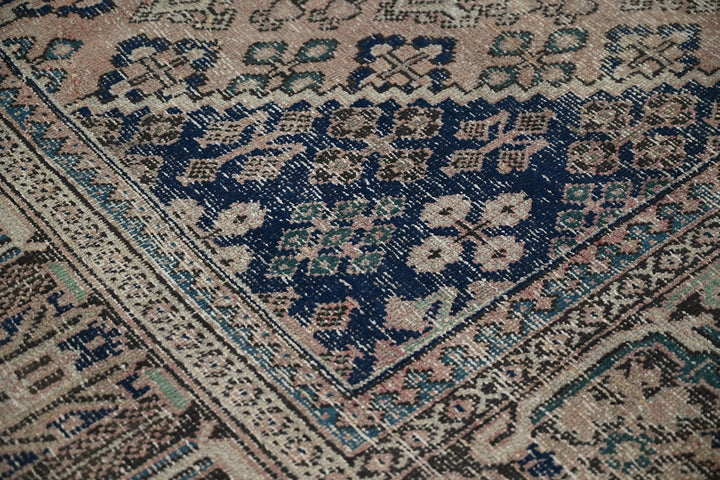 brown Medium rug 6' 5" x 9' 4"
