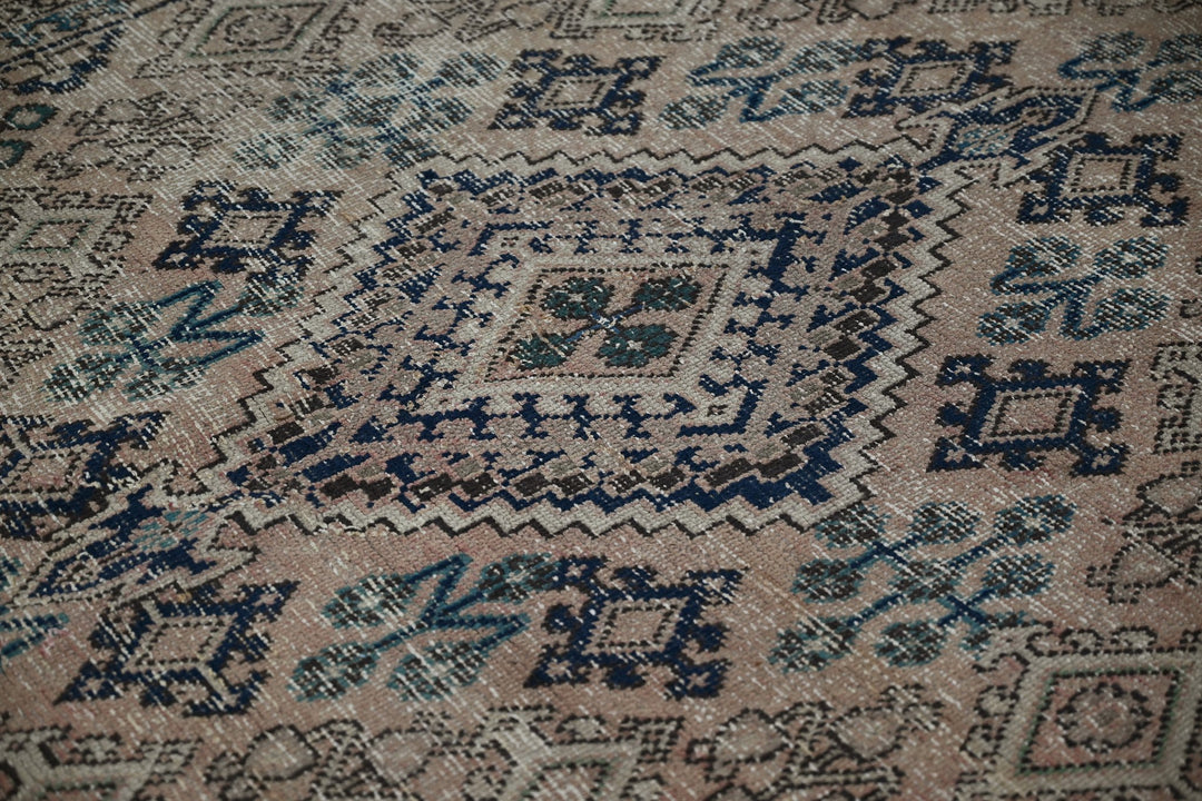 brown Medium rug 6' 5" x 9' 4"
