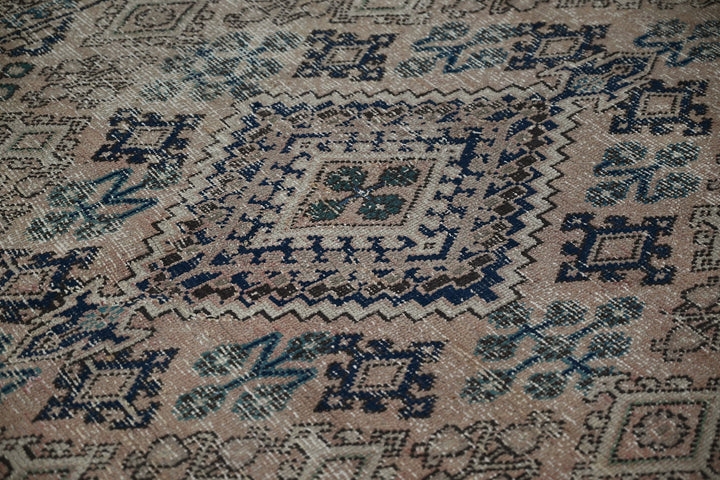 brown Medium rug 6' 5" x 9' 4"