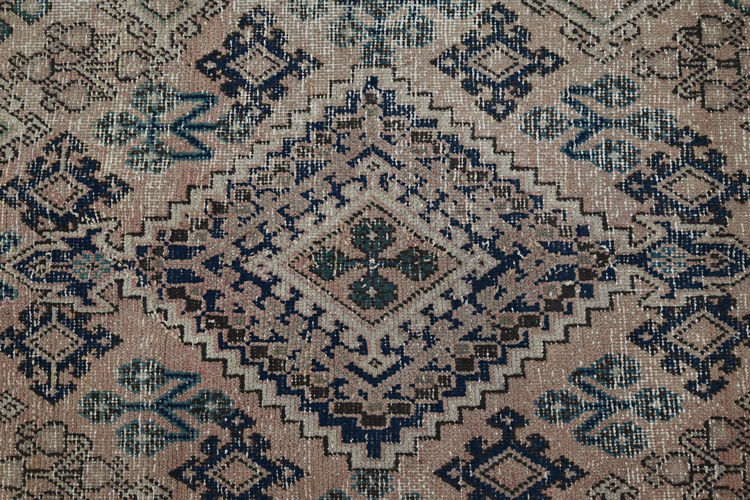 brown Medium rug 6' 5" x 9' 4"