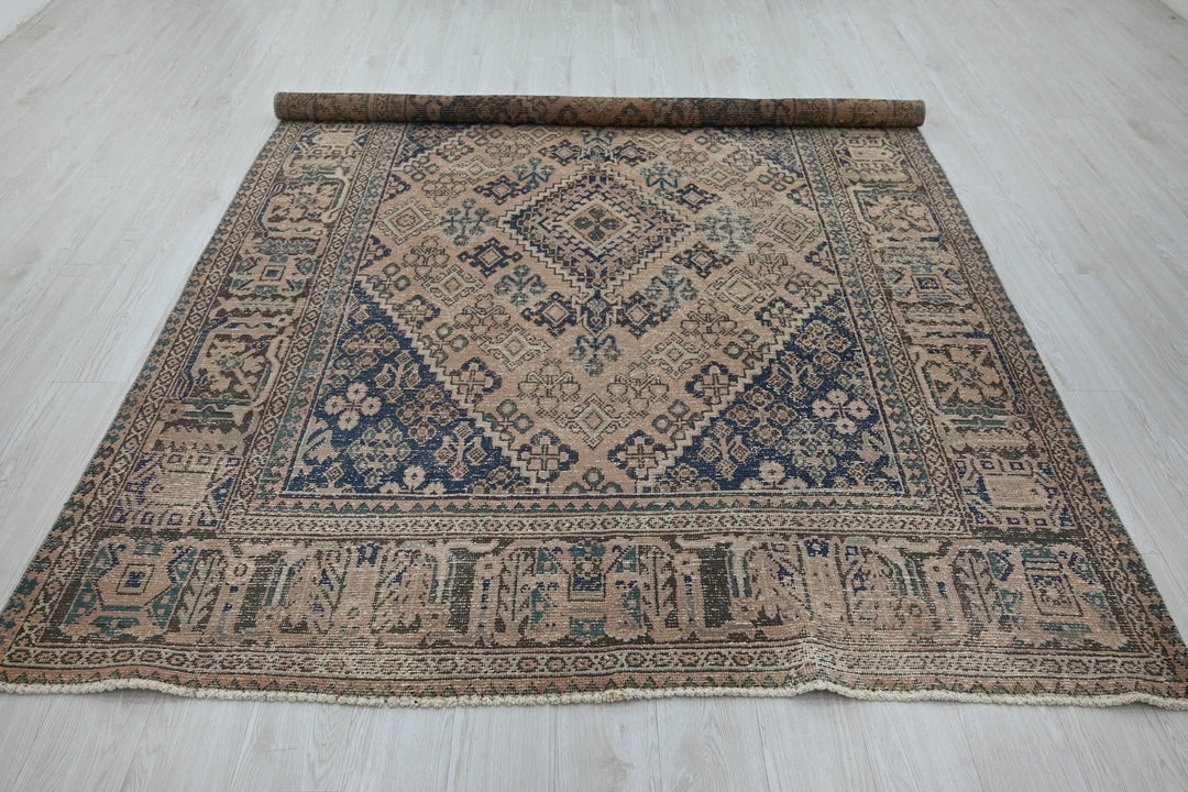 brown Medium rug 6' 5" x 9' 4"