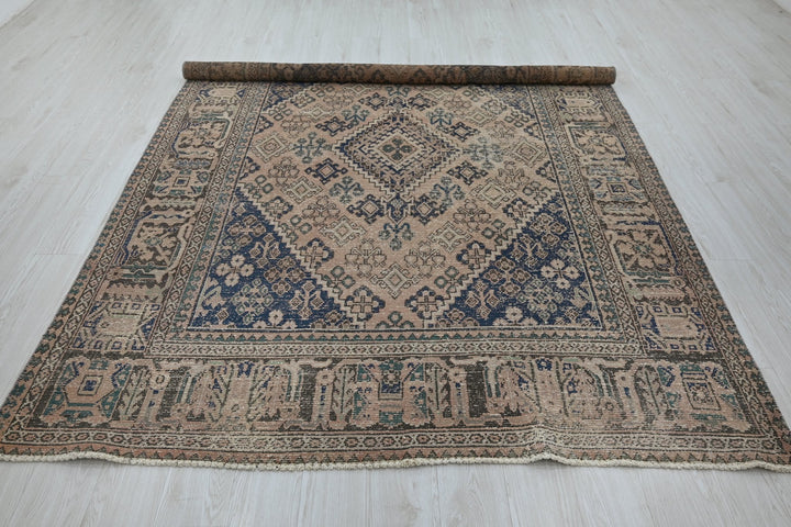 brown Medium rug 6' 5" x 9' 4"