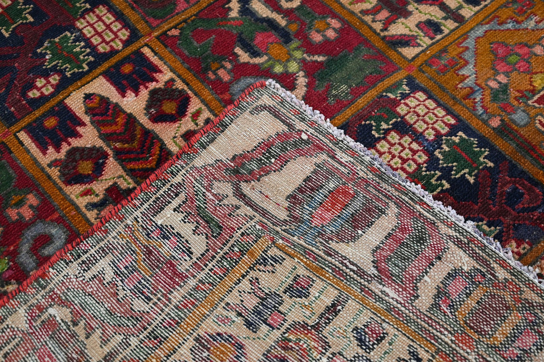 red Large rug 6' 6" x 9' 8"