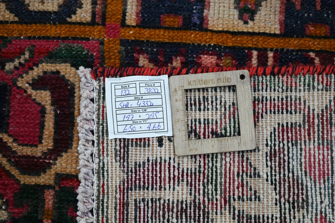 red Large rug 6' 6" x 9' 8"