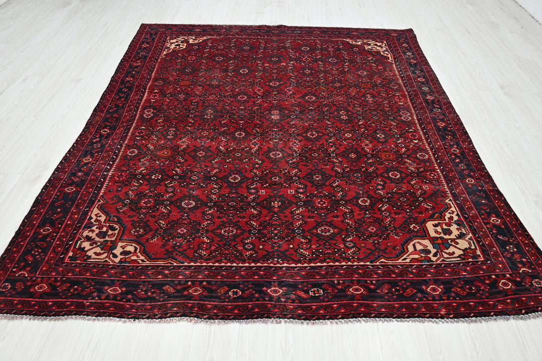 red Large rug 6' 7" x 8' 2"
