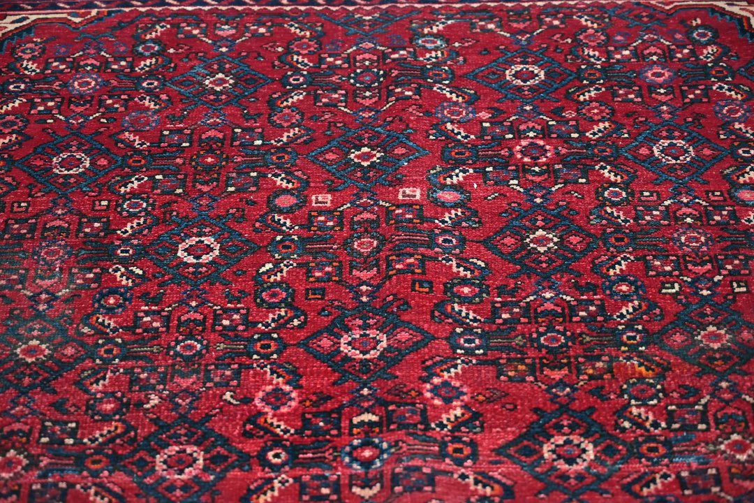 red Large rug 6' 7" x 8' 2"