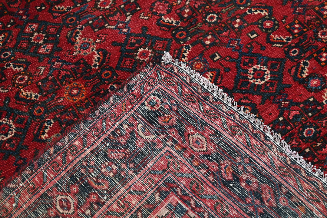 red Large rug 6' 7" x 8' 2"