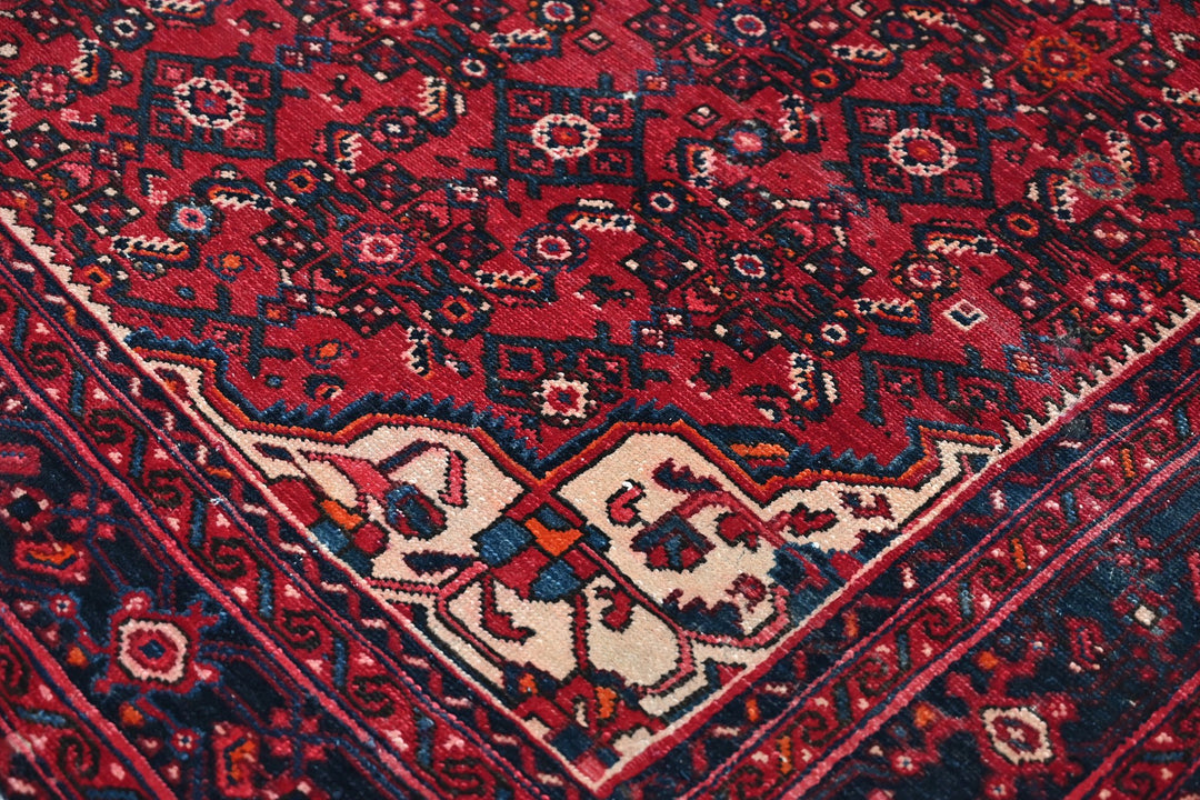 red Large rug 6' 7" x 8' 2"