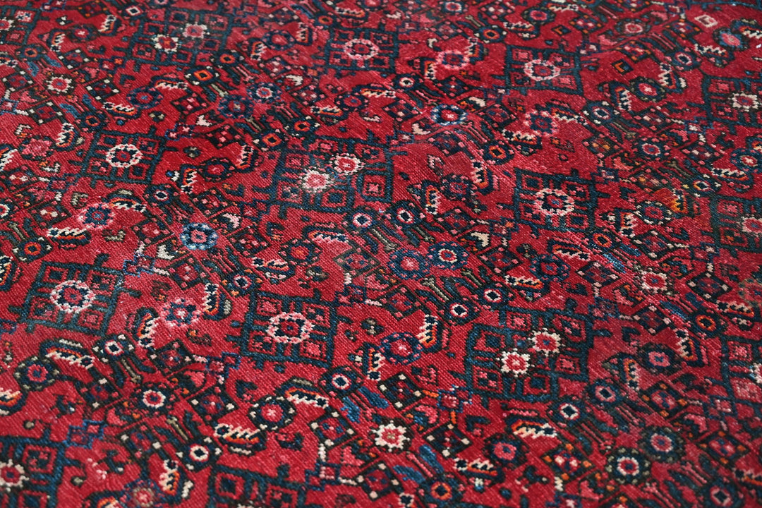 red Large rug 6' 7" x 8' 2"