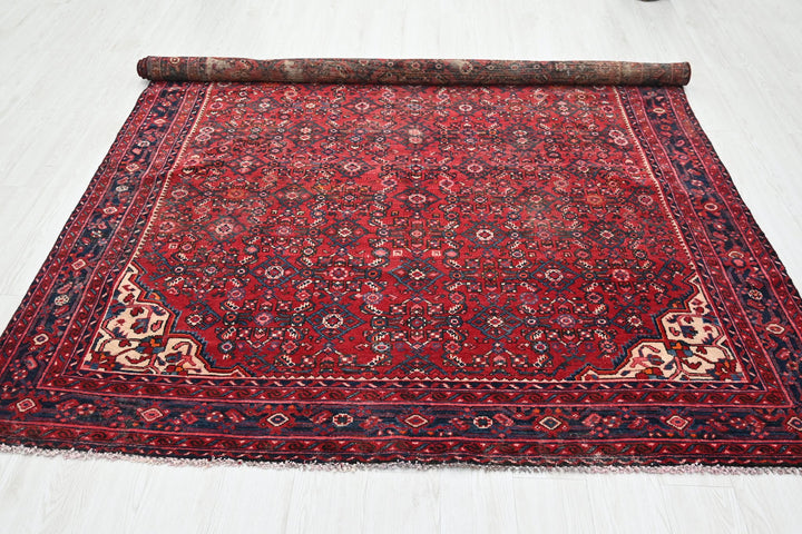 red Large rug 6' 7" x 8' 2"